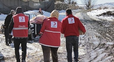 Kızılaydan deprem bölgesindeki 1648 köye yardım malzemesi desteği