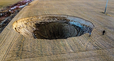 Konya'da 37 metre çapında, 12 metre derinliğinde obruk oluştu