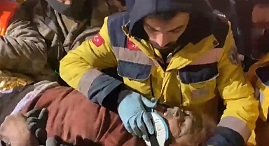 Malatya'da 83 yaşındaki kadın enkazdan 124,5 saat sonra kurtarıldı