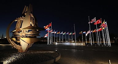 NATO, depremzedeler için Türkiye'ye konteyner gönderiyor