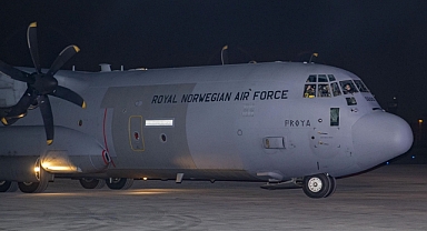 Norveç askeri nakliye uçağı 22 yaralı depremzedeyi İstanbul'a getirdi