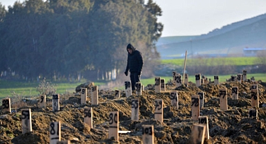 Numaralı Defin... Deprem Mezarlığı!