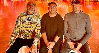 Refik Anadol, Leonardo DiCaprio'nun Katıldığı Sergide Depremzede Çocuklar İçin Destek Toplandı