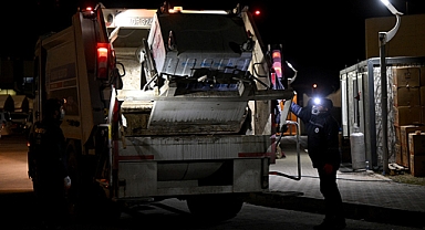 Selçuklu Belediyesi Temizlik Ekibi Deprem Bölgesinde Aralıksız Çalışıyor