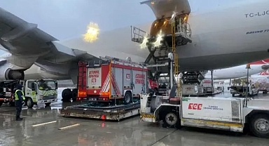 THY, Adana'ya İtfaiye Araçlarını Uçakla Taşıdı