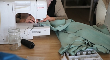 Tokat'ta Üretilen Atkı, Bere ve Eşofmanlar Depremzedelere Ulaştırılıyor