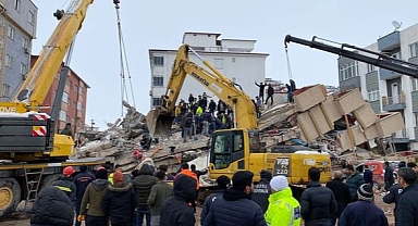 Türkiye'yi Yasa Boğan Depremde Can Kaybı Artıyor