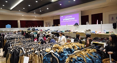 ÜSKÜDAR BELEDİYESİ İSTANBUL’A GELEN DEPREMZEDELER İÇİN SOSYAL MARKET AÇTI