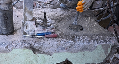 Uzman Ekipler Yıkılan Binalardan Delil Topluyor