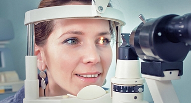 Uzun Süre Ekrana Bakmak Göz Hastalıklarını Artırıyor