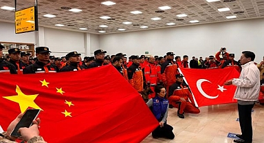 Yabancı arama kurtarma ekiplerinin afet bölgesindeki çalışmalarını sürüyor