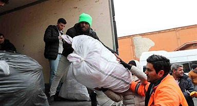 Yabancı öğrenciler depremzedeler için seferber oldu