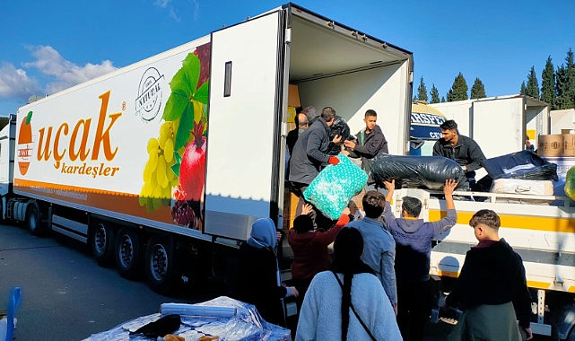 Yaş meyve sebze sektörü, araçları ile Türkiye’nin yardımlarını deprem bölgesine taşıyor