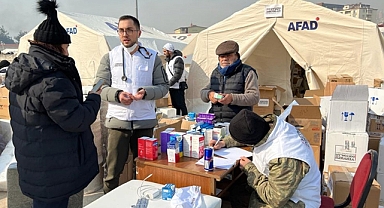 Yeryüzü Doktorları deprem bölgesinde sağlık hizmeti sunuyor