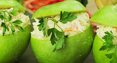 Yeşil Elmalı Cevizli Kereviz Salatası