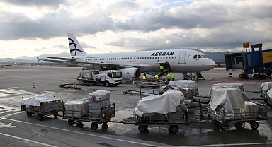 Yunanistan insani yardım malzemesi göndermeye devam ediyor