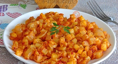 Akşam Yemeğiniz Hazır: Soğanlı patates etten daha lezzetli Çok lezzetl