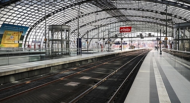 Almanya'da son 31 yılın en büyük grevi ulaşımı felç etti