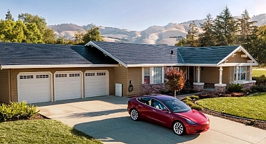 Aradan yıllar geçti ancak Tesla'nın güneş paneli kurulumu gülünç durumda