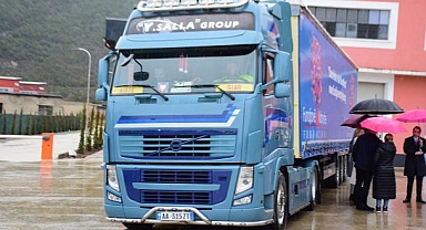 Arnavutluk'tan bir yardım tırı daha deprem bölgesi için yola çıktı