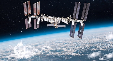 Bilim İnsanları Güneş'in 33 milyar katı büyüklüğünde bir kara delik keşfetti