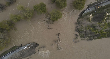 California'da 'atmosferik nehir' fırtınası sürüyor