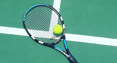 Depremden etkilenen çocukların yaraları tenisle sarılacak