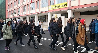 Depremden etkilenen Gaziantep, Adana ve Osmaniye'de eğitim öğretim yeniden başladı
