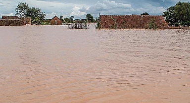 Doğu Afrika'nın güney sahilleri sellerle, kuzeyi kuraklıkla mücadele ediyor