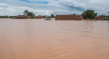 Doğu Afrika'nın güney sahilleri sellerle, kuzeyi kuraklıkla mücadele ediyor