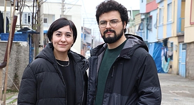 Doktor ve öğretmen çift depremzedelere yardım için yollara düştü