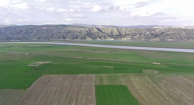 Elazığ'da barajdaki suyun çekilmesiyle, 83 yıllık tren istasyonu ortaya çıktı