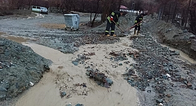 Erzincan'da sağanak taşkınlara neden oldu