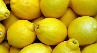  Gece yatmadan önce topuklara limon kabuğu yerleştirmek...