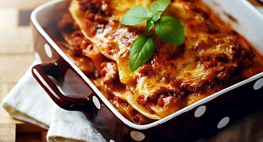 GERÇEK BİR İTALYAN: LAZANYA