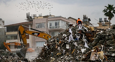 Hatay'da bina yıkım ve enkaz kaldırma çalışmaları 51 mahallede sürüyor