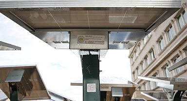 Hatay'da depremzedeler, şarj ve ışıklandırmada