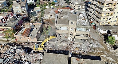 Hatay'ın Hassa ilçesinde 191 binanın enkazı kaldırıldı