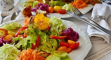 İftarda tok tutan salata tarifleri