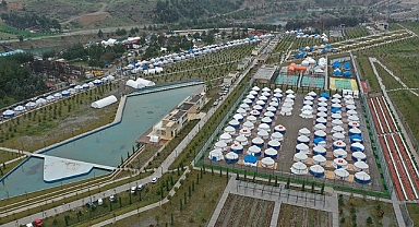 Kahramanmaraş'ta depremlerin izlerinin silinmesi için devlet millet işbirliğiyle çalışmalar sürüyor