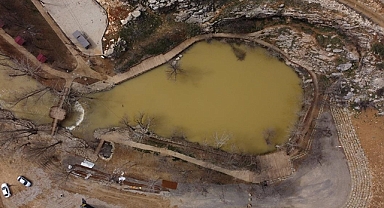 Kahramanmaraş'taki Yeşilgöz Gölü'nün rengi depremlerin ardından değişti