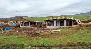 Köy tipi afet evleri Nurdağı'nda yükselmeye başladı