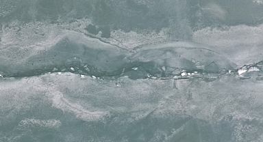 Kuraklığın etkisi altındaki Ağrı'da baraj gölünün yüzeyindeki buzlar çözülmeye başladı