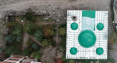 Leyleklerin 64 yıldır yuva yaptığı minare de depremde yıkıldı