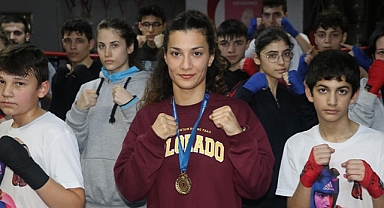 Milli boksör Ayşen Taşkın, öğrencileriyle şampiyonluklara hazırlanıyor