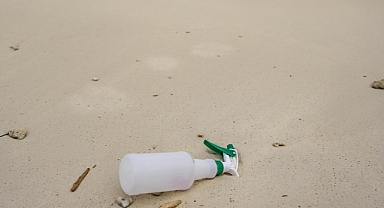 Okyanusların tamamında 171 trilyon plastik parçası olduğu tahmin ediliyor