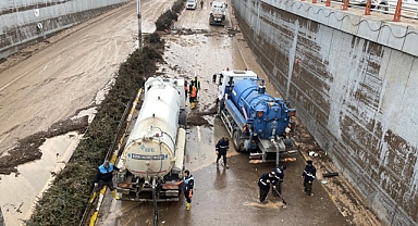 Şanlıurfa'da sel sonrası temizlik çalışmaları sürüyor