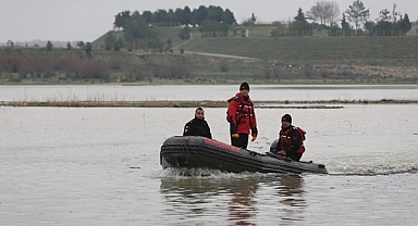 Şanlıurfa'da tırıyla sele kapılan sürücüyü arama çalışmaları sürüyor