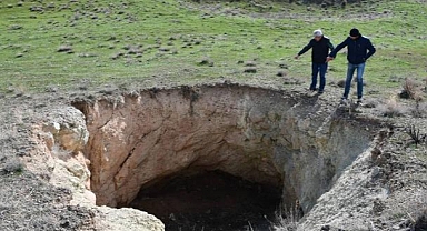 Sivas'ta, Kahramanmaraş merkezli depremler sonrası obruklar oluştu 