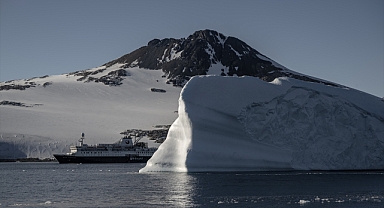 Türk bilim insanları Antarktika’da gelişen turizmin etkilerini inceliyor